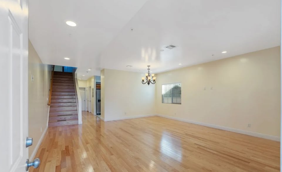 Building Photo - 2018 Hillcrest Dr