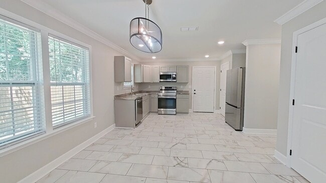 Building Photo - 211 Lucy St