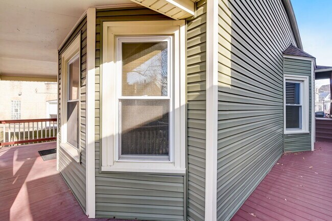 Building Photo - 4451 N Tripp Ave
