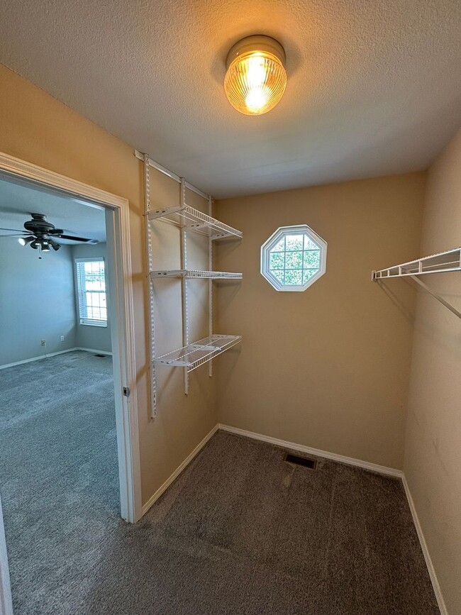 Building Photo - 423 Larkway Dr