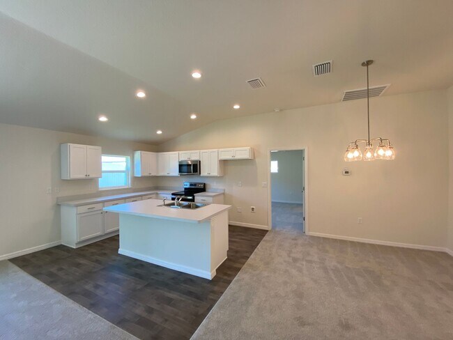 Building Photo - Desirable Citrus Springs Neighborhood 4/2/2 *WON'T LAST*