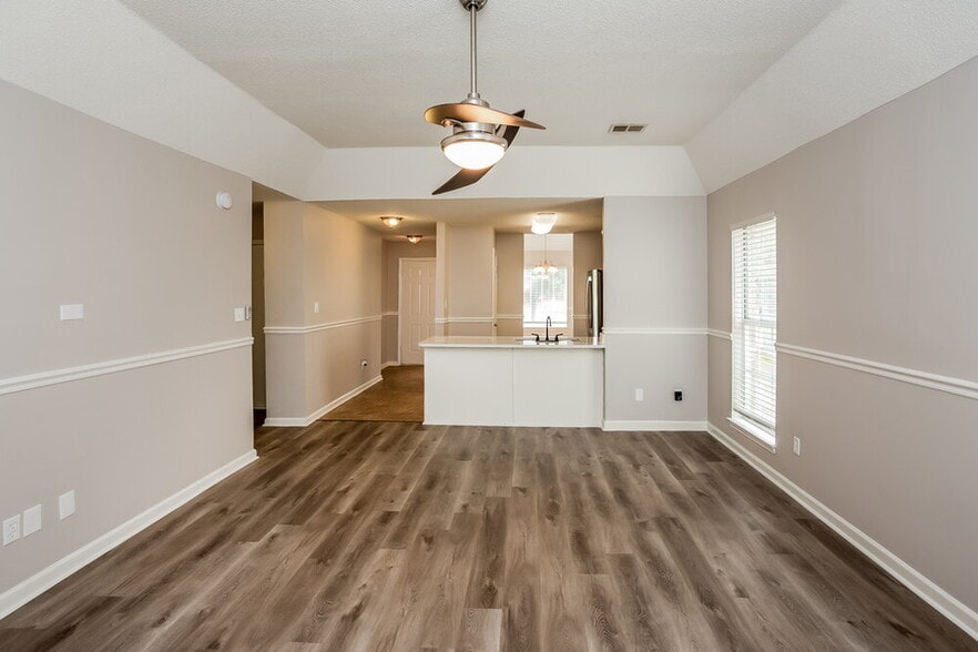 Building Photo - 6775 Kirkland Cove