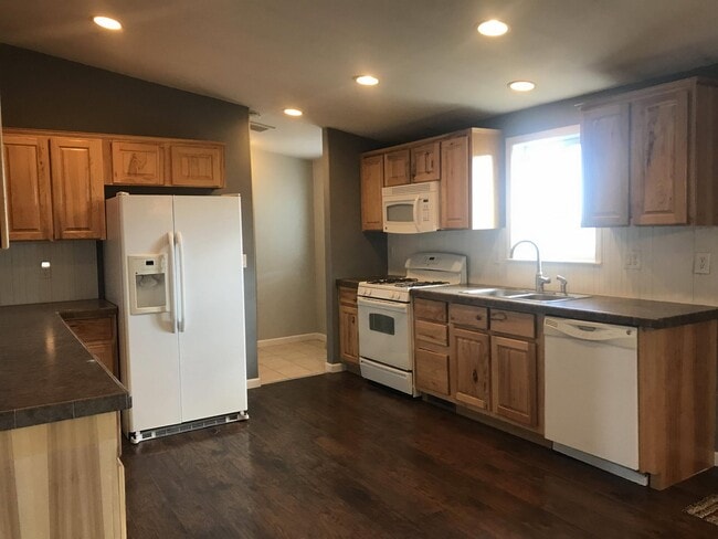 Building Photo - 127 Merrimac Trail