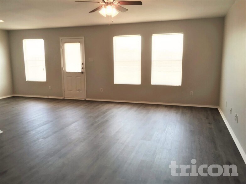 Building Photo - 1412 Castle Ridge Rd