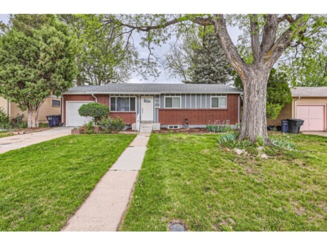 Building Photo - 3066 S Wolff St