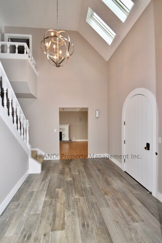Building Photo - Country Club San Rafael Home with Pool and...