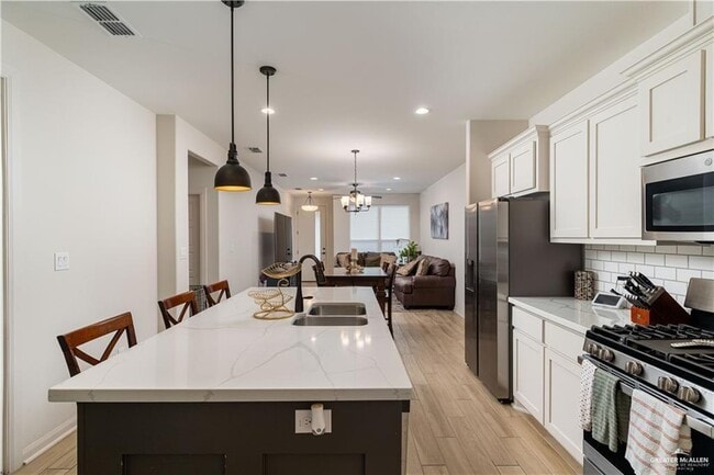 Building Photo - 25 Xavier Ave