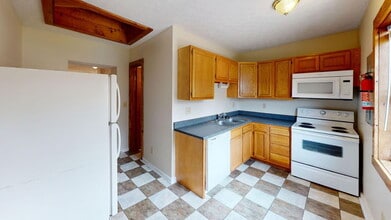 Building Photo - 1366 Indianola Ave