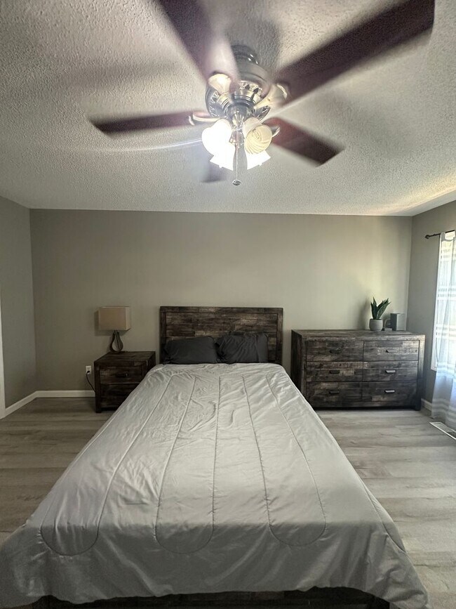 Building Photo - Foxhill Commons Subdivision!  Fully Furnis...