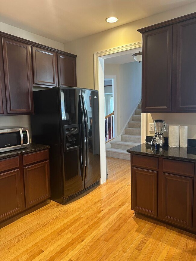 Building Photo - Prime Location, Five Forks! Lease only