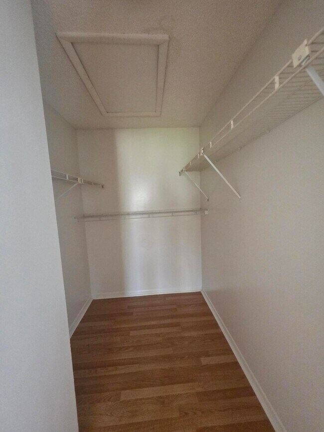 Building Photo - 203 Foxtail Dr
