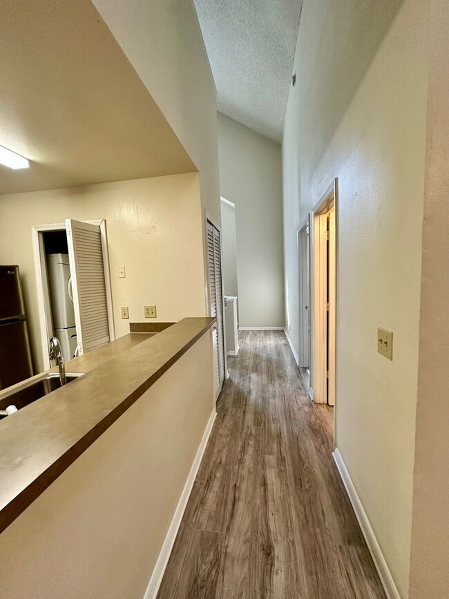 Building Photo - WG #304