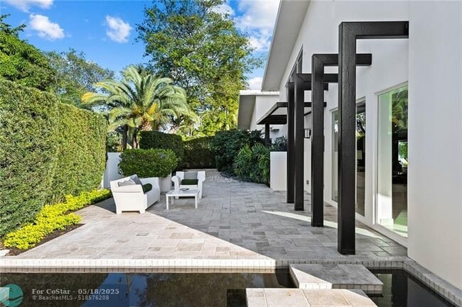 Building Photo - 2416 Bayview Dr