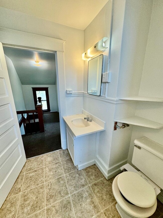 Building Photo - 4 Bedroom House Across from EMU! Available Fall 2026