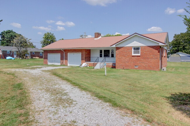 Building Photo - 104 W McReynolds Dr