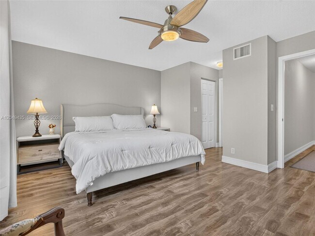 Building Photo - 2475 Cordoba Bend