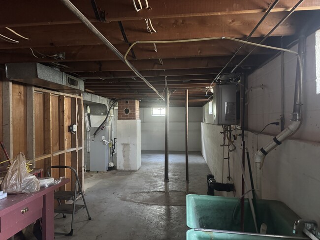 Building Photo - 745 Forde Ave