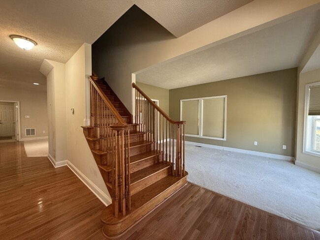 Building Photo - Three Bedroom Collegiate Station Home