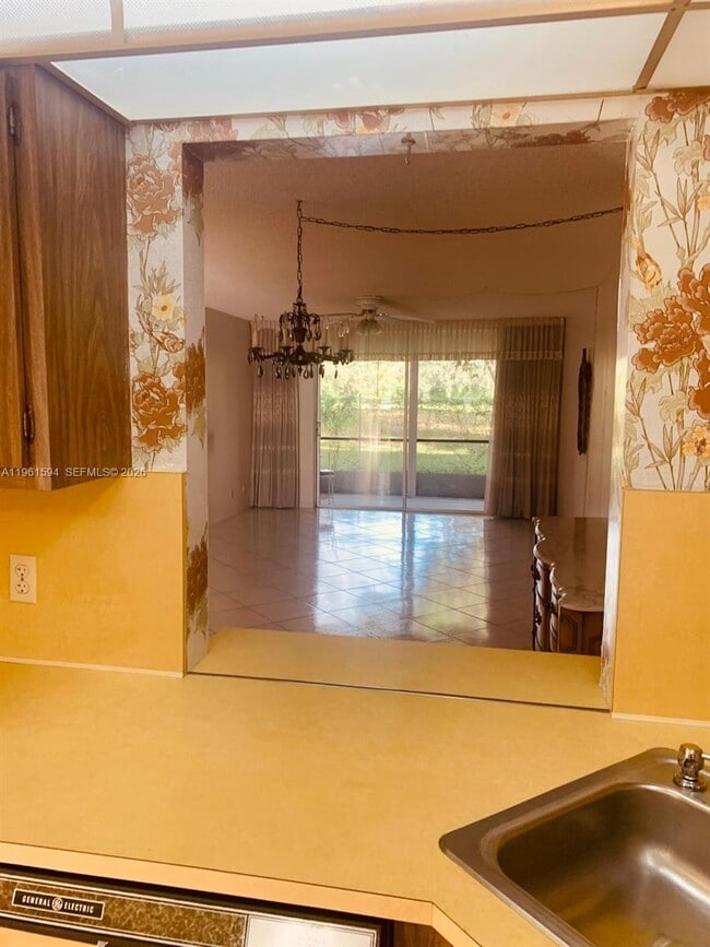 Building Photo - 8515 Sunrise Lakes Blvd