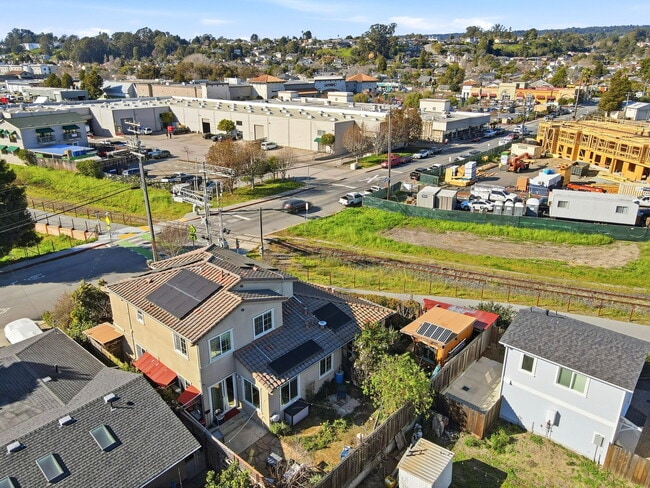 Building Photo - 820 Almar Ave