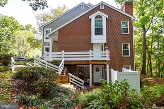 Building Photo - Experience the vibrant lifestyle and natural beauty that make Reston such a sought after place to...