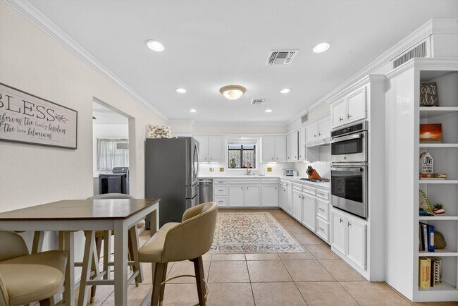 Building Photo - 609 Peerman Pl