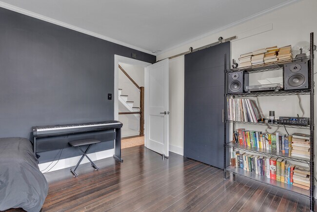 Building Photo - 42 Tanglewylde Ave