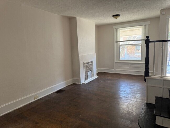 Building Photo - 252 N Wilton St