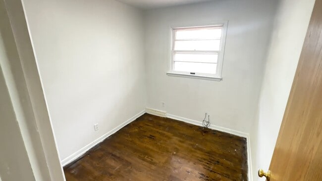 Building Photo - 3535 Robey Ave