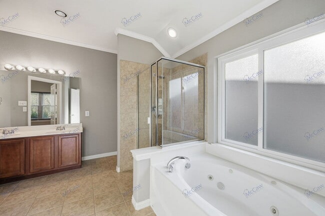 Building Photo - 604 Creekside Dr