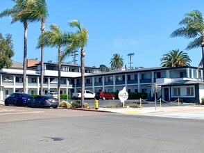 Building Photo - ONLY $1,550/mo! STUDIO APARTMENT AVAILABLE IN LA JOLLA!