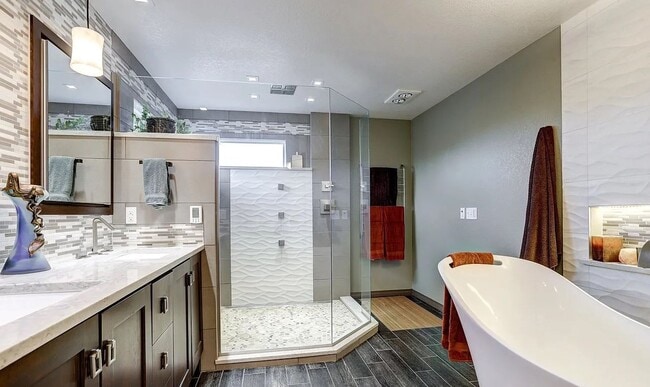 Building Photo - Light-Filled Longmont Gem with Elegant Fin...