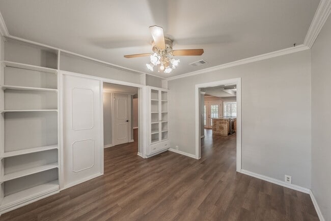 Building Photo - 2890 Elsinor Dr
