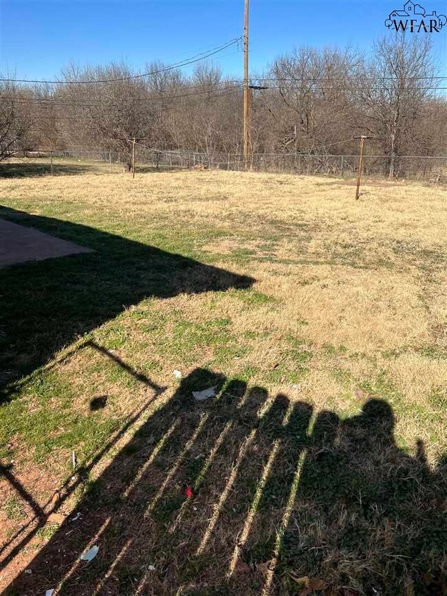 Building Photo - 1118 Ireland St