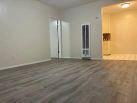 Building Photo - 9412 1/2 Flower St