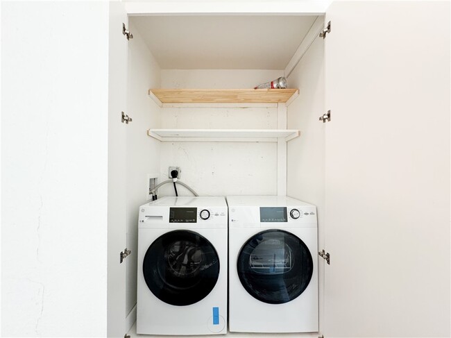 Building Photo - 1111 S Ray Ave