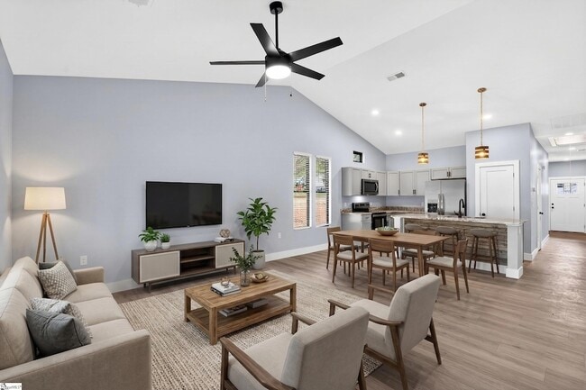 Building Photo - 1403 Lake Bowen Dam Rd