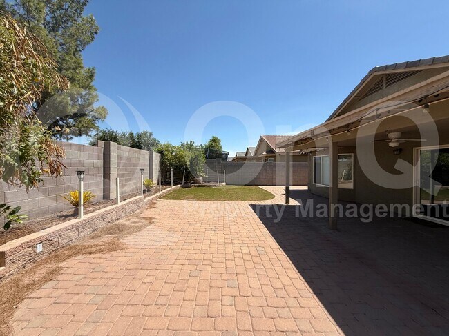 Building Photo - 5513 S 27th Dr