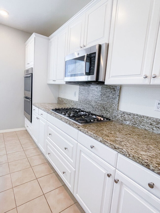 Building Photo - Beautiful 2 Story 4 Bedroom Home in Great ...
