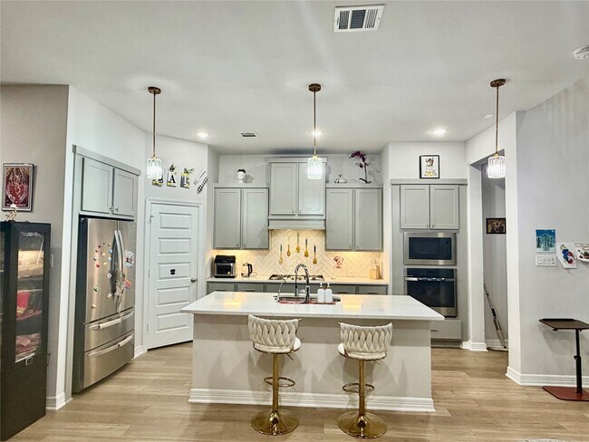 Building Photo - 25859 Rippey Gln Dr