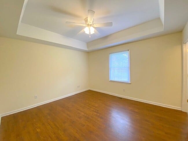 Building Photo - Great Neighborhood close to the Equestrian...