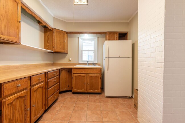 Building Photo - Available May 15!