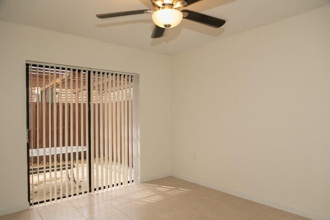 Building Photo - 2815 28th Ln
