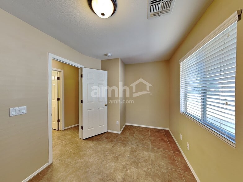 Building Photo - 15303 N 162nd Ln