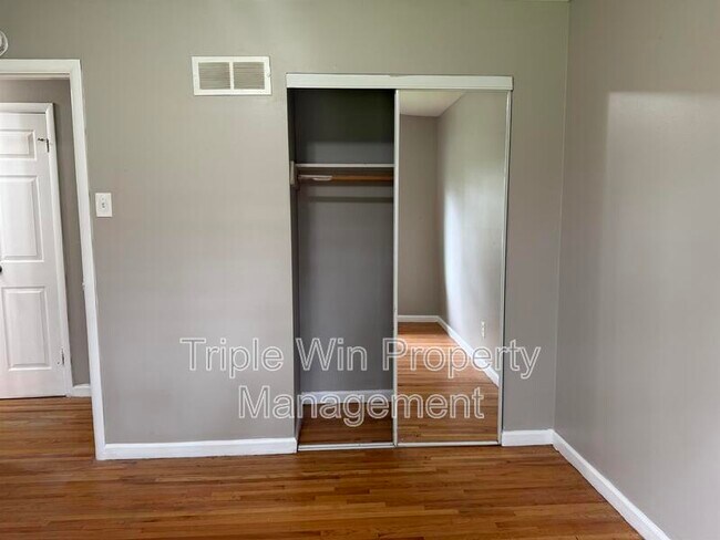 Building Photo - 714 Undercliff Dr