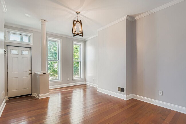 Building Photo - 2535 N Howard St