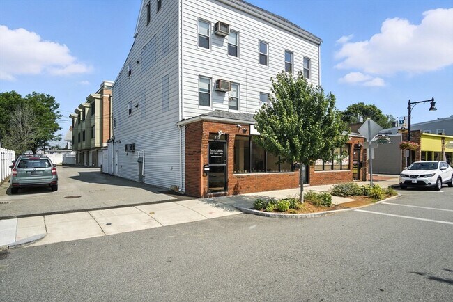Building Photo - 111 Albion St