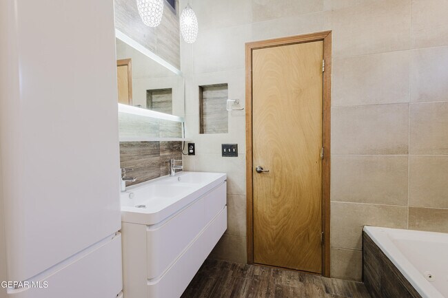 Building Photo - 3733 Tierra Campa Dr
