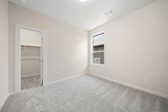 Building Photo - 820 Sendero Trail