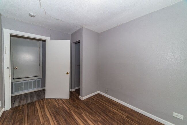 Building Photo - 3-BEDROOM GOVERNMENT HILL DUPLEX